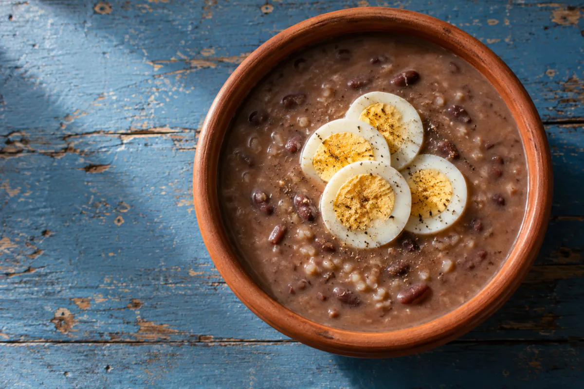 Sopa de Feijão Cremosa: Receita Fácil e Confortável