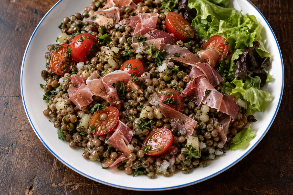 Salada de lentilhas e presunto cru