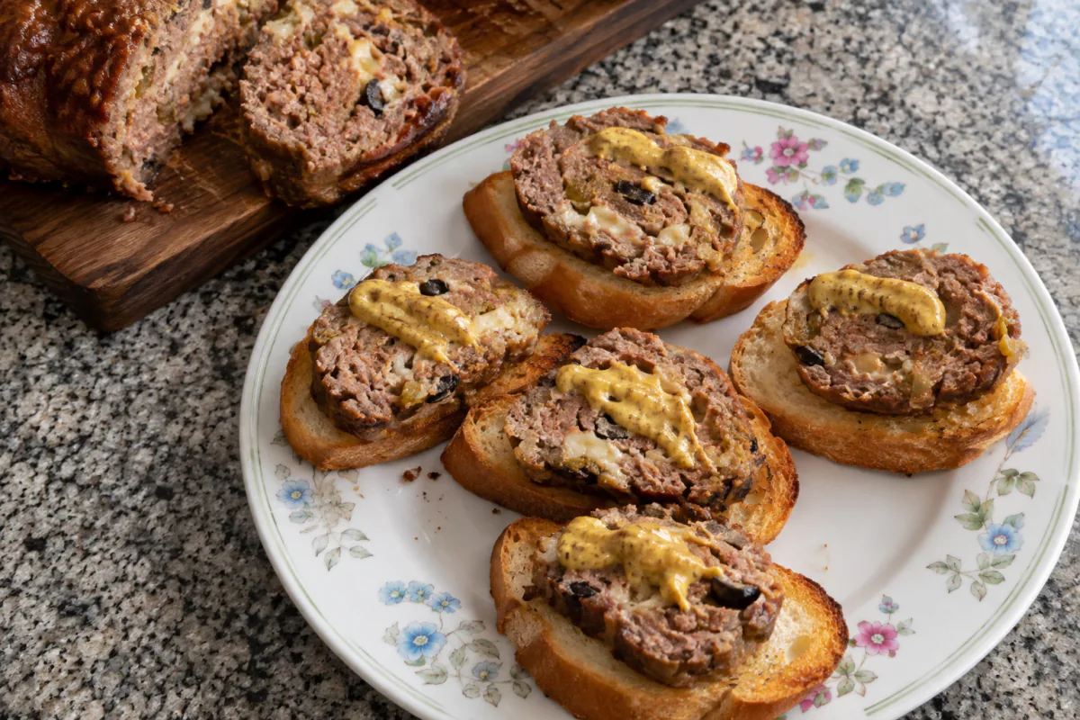 Sanduíche de carne enrolada