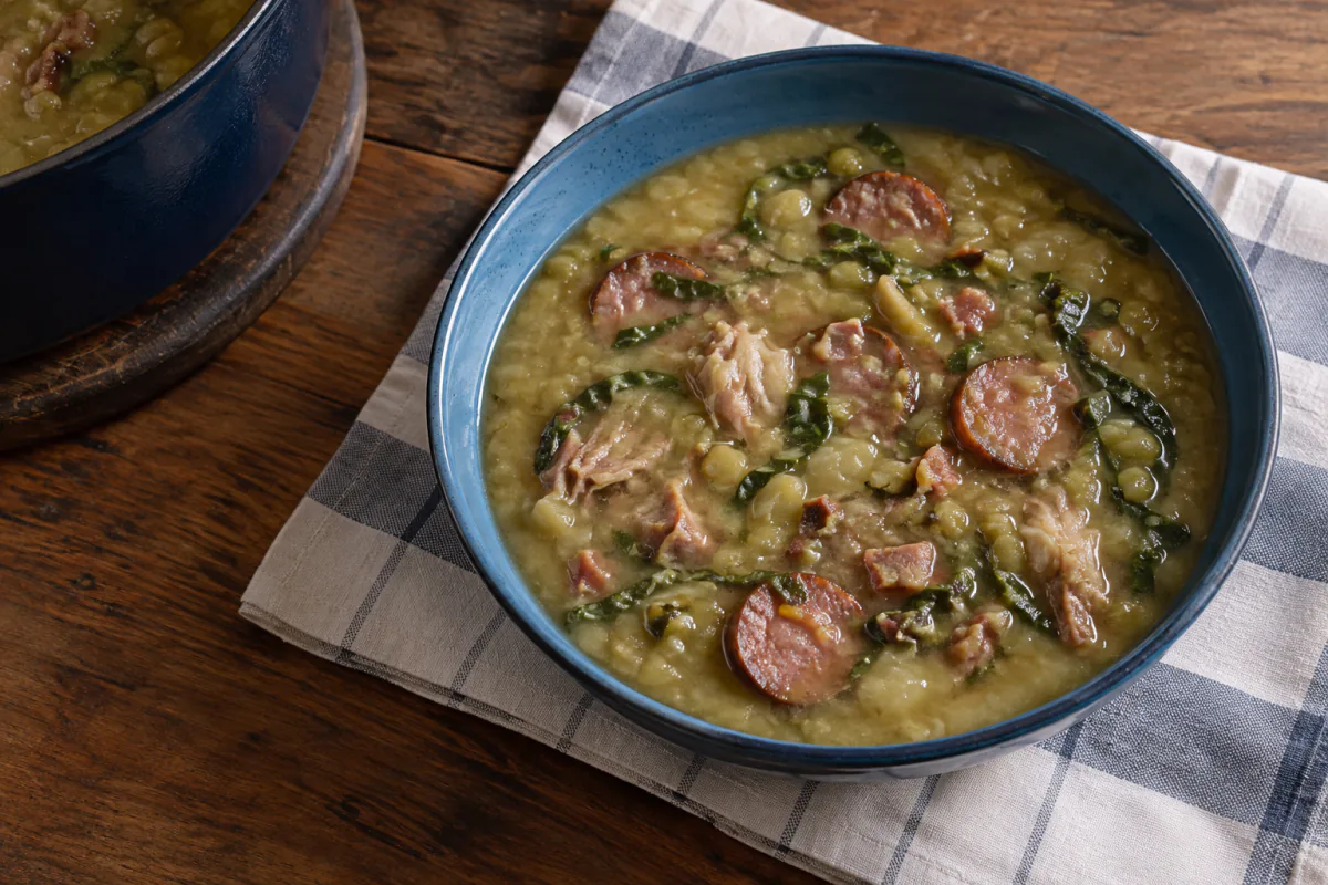 Caldo verde com ervilha